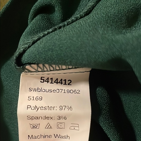 NEW Green Scallop Detail Sleeveless Top - Picture 6 of 7